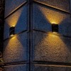 Сензорна соларна стенна лампа с IP65 за ограда и стълбище